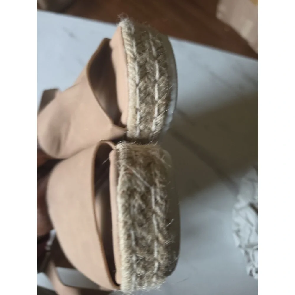 Cushionaire Miranda Platform Wedge Sandals Size 8.5